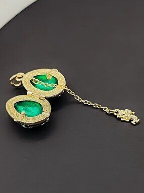 💚Vintage Emerald Enamel Egg Pendant Necklace